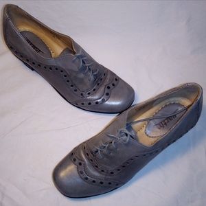 Earth brand Oxford/wing tip style heels